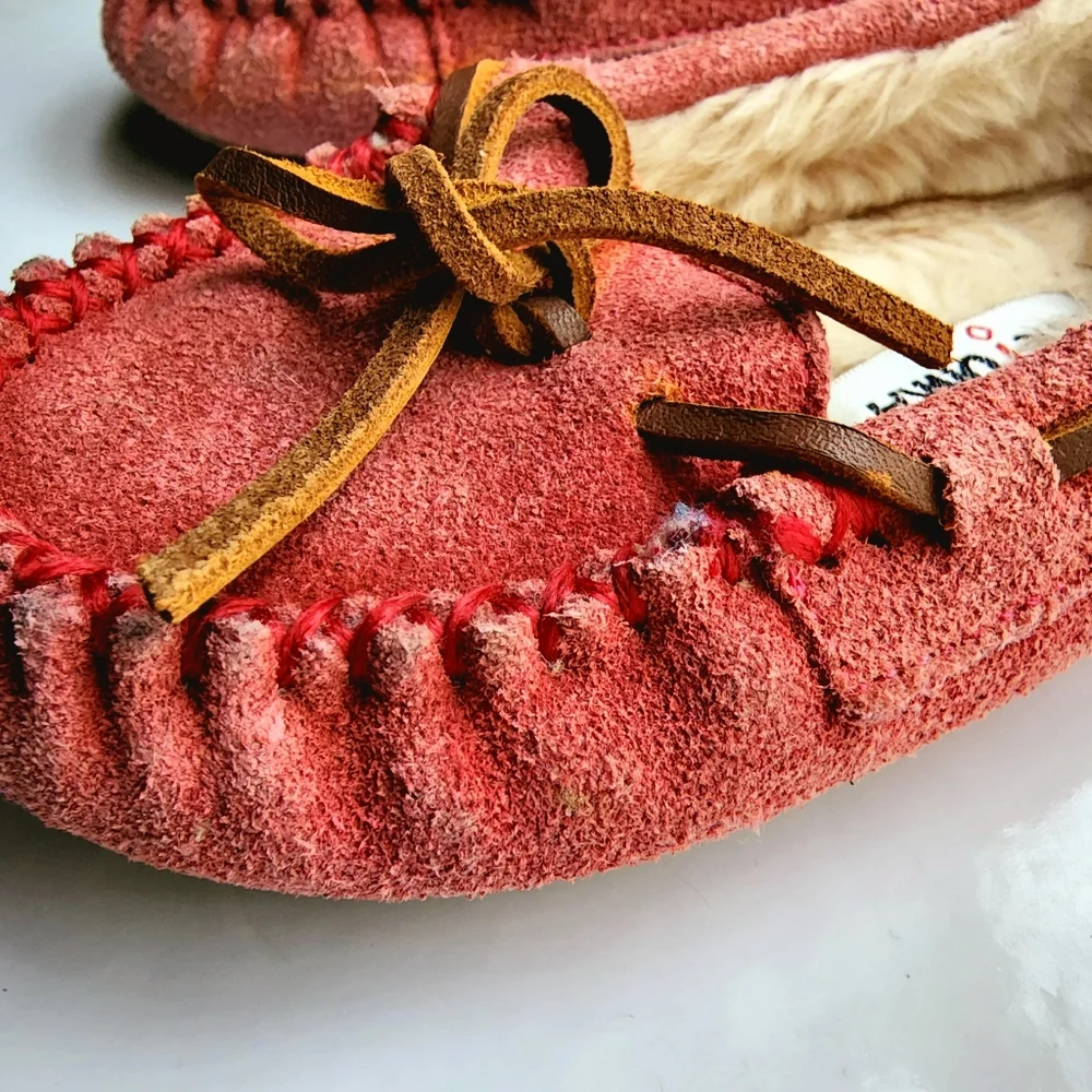 Toddler girls size 8 Minnetonka pink suede moccasins